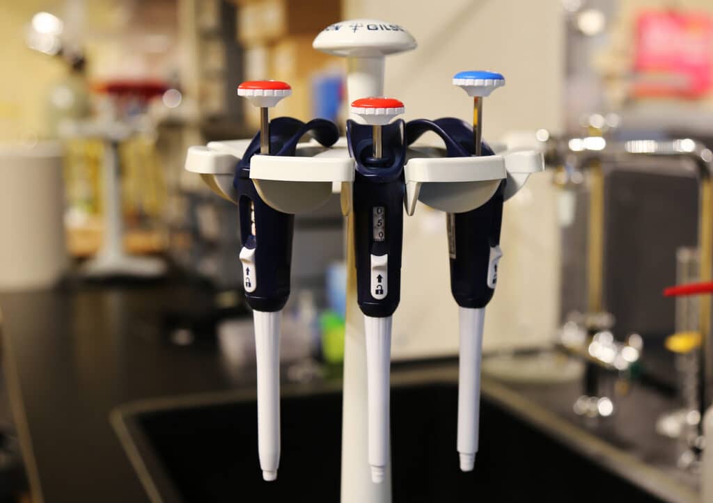 figure article GNAR3169 01 b