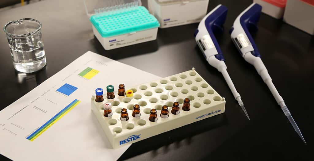 figure article GNAR3169 04