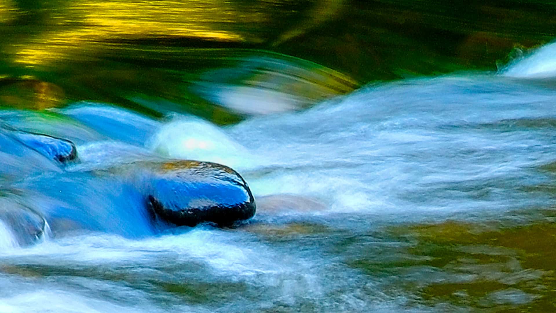 a close up of a river