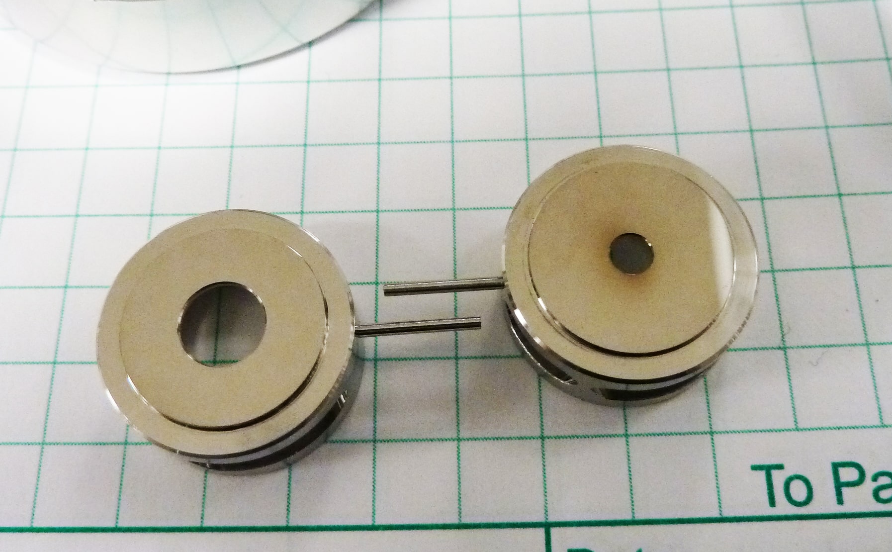 Figure 3 – 6 mm and 3 mm extraction lenses